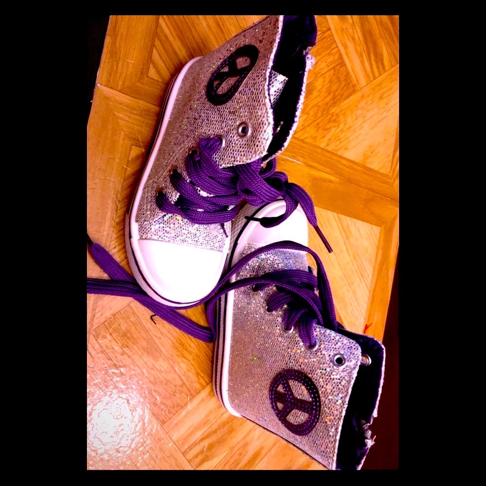 Peace sign little girls sneakers size 6